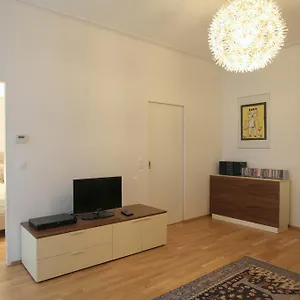 Moderne Stadtwohnung Mit Balkon Апартаменты
