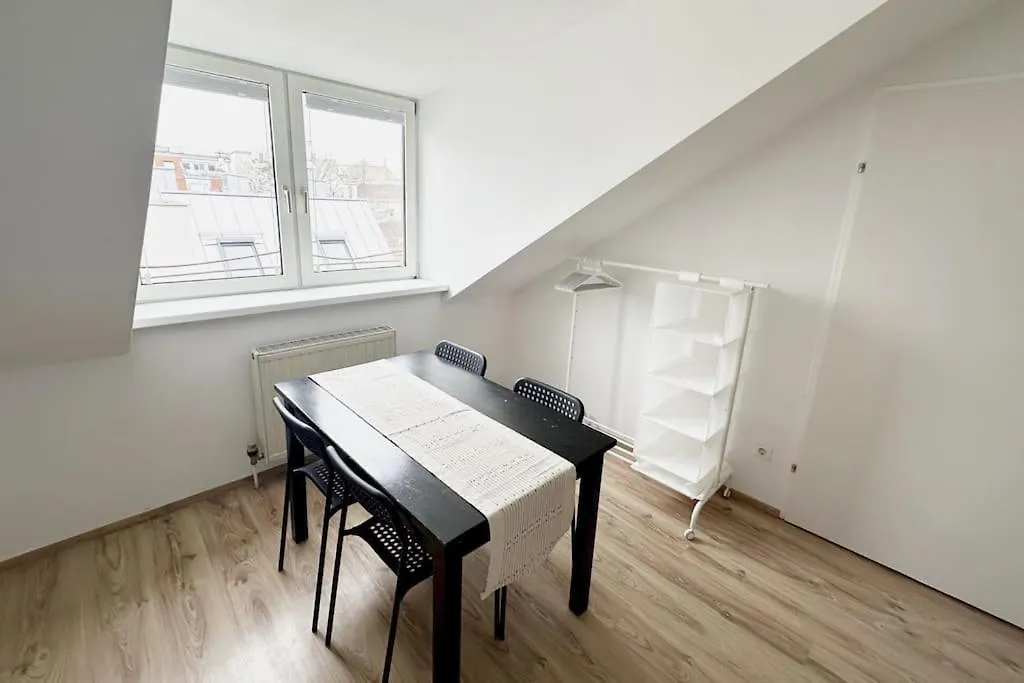 Cozy & New With Balcony View Apartment Vienna