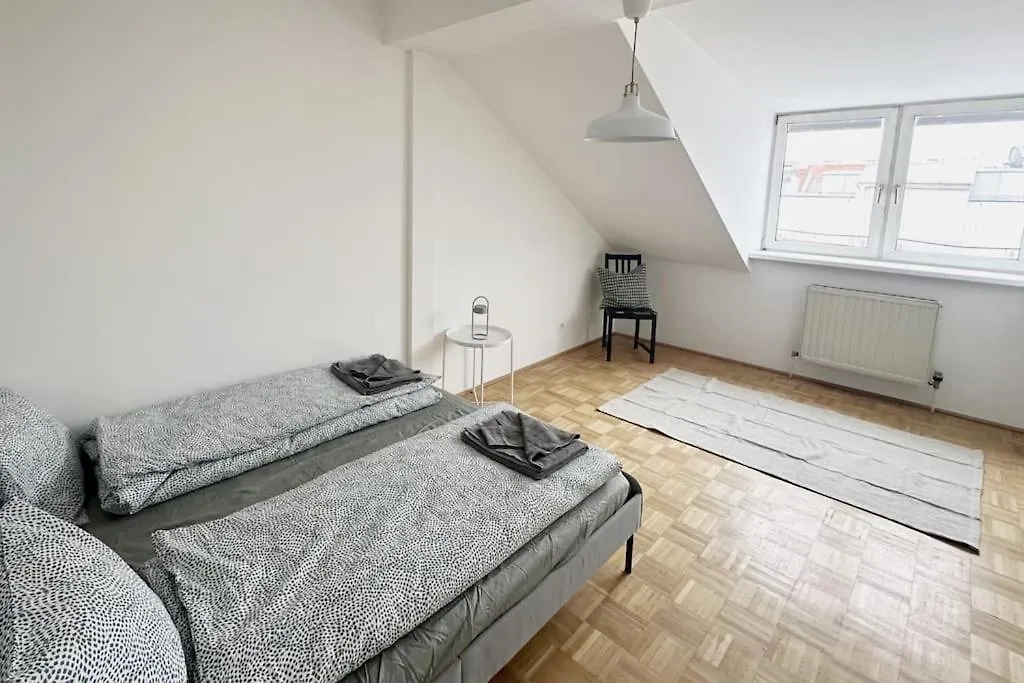 Cozy & New With Balcony View Apartment Vienna